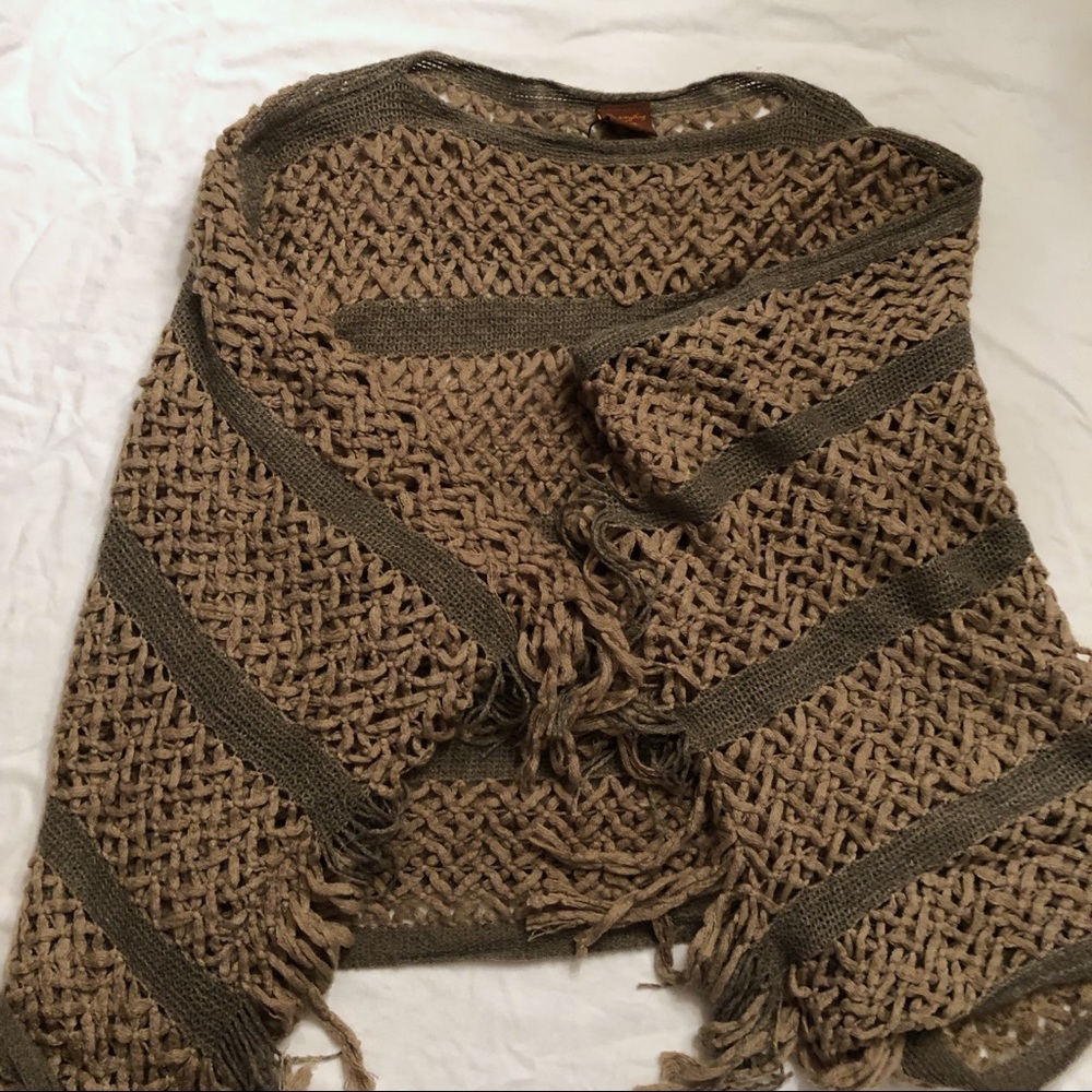 Do Everything In Love, Women’s Poncho